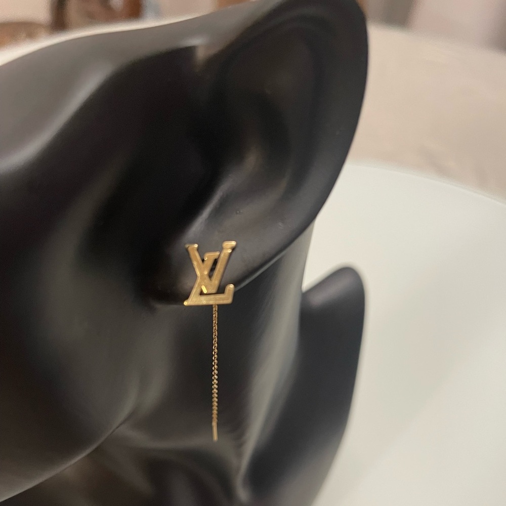18 K LV dangling earrings ❤️